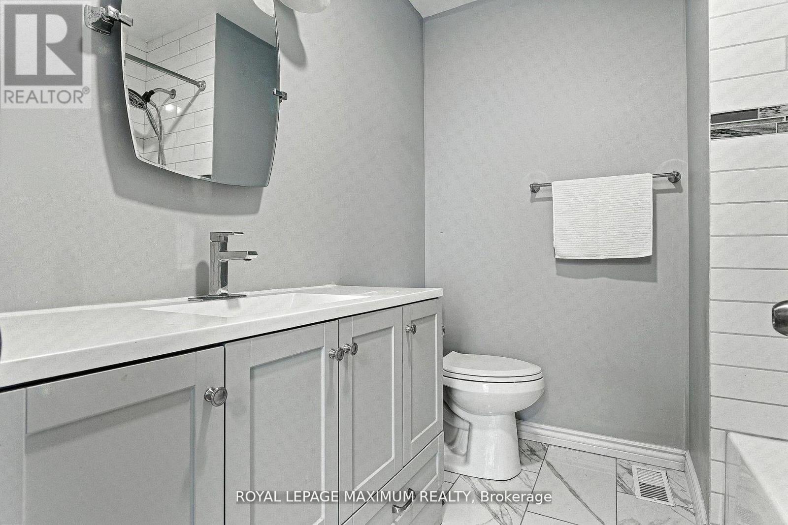 32 Fennimore Crescent, Toronto, Ontario  M3N 1G8 - Photo 25 - W12384255