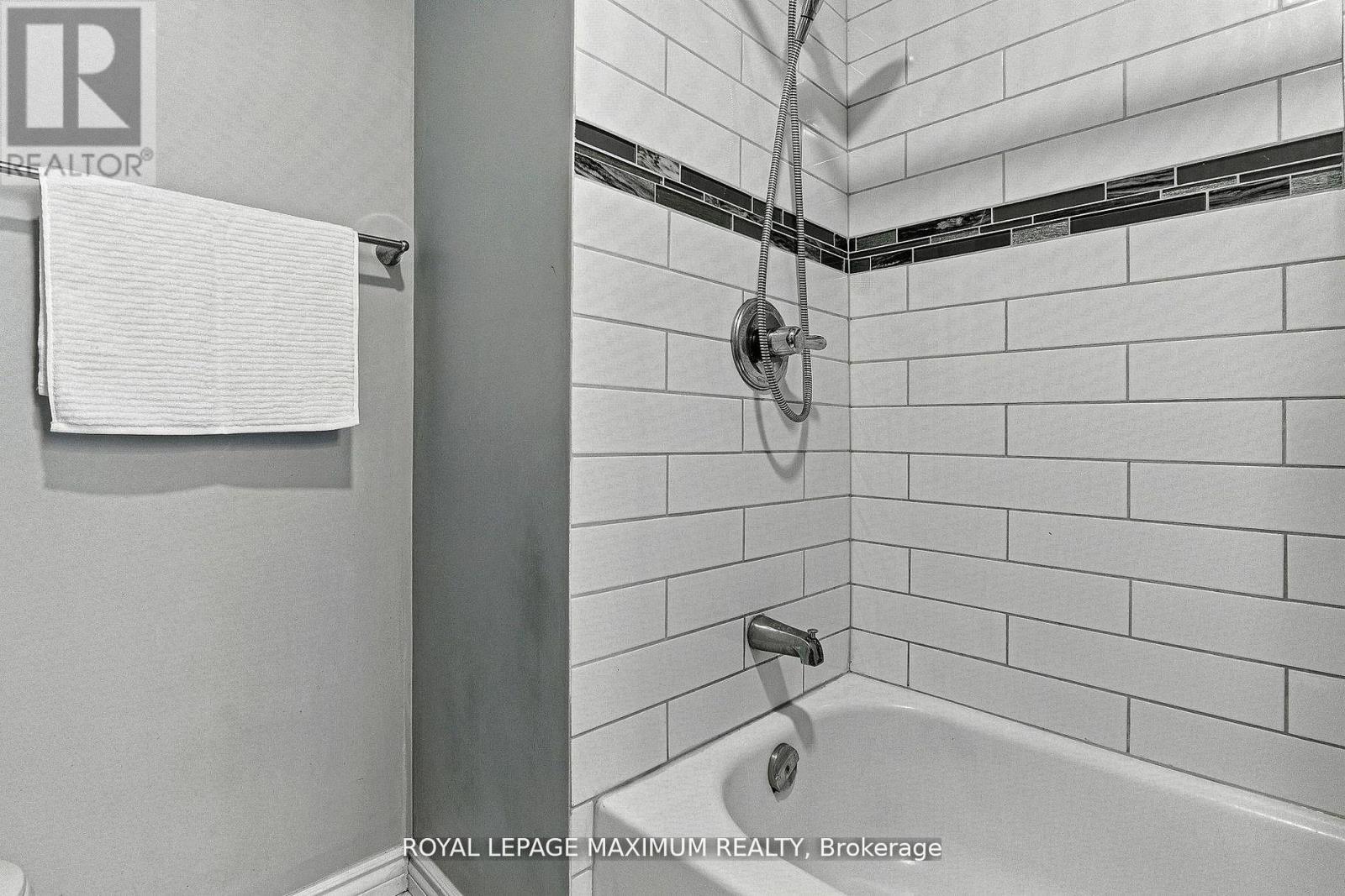 32 Fennimore Crescent, Toronto, Ontario  M3N 1G8 - Photo 26 - W12384255