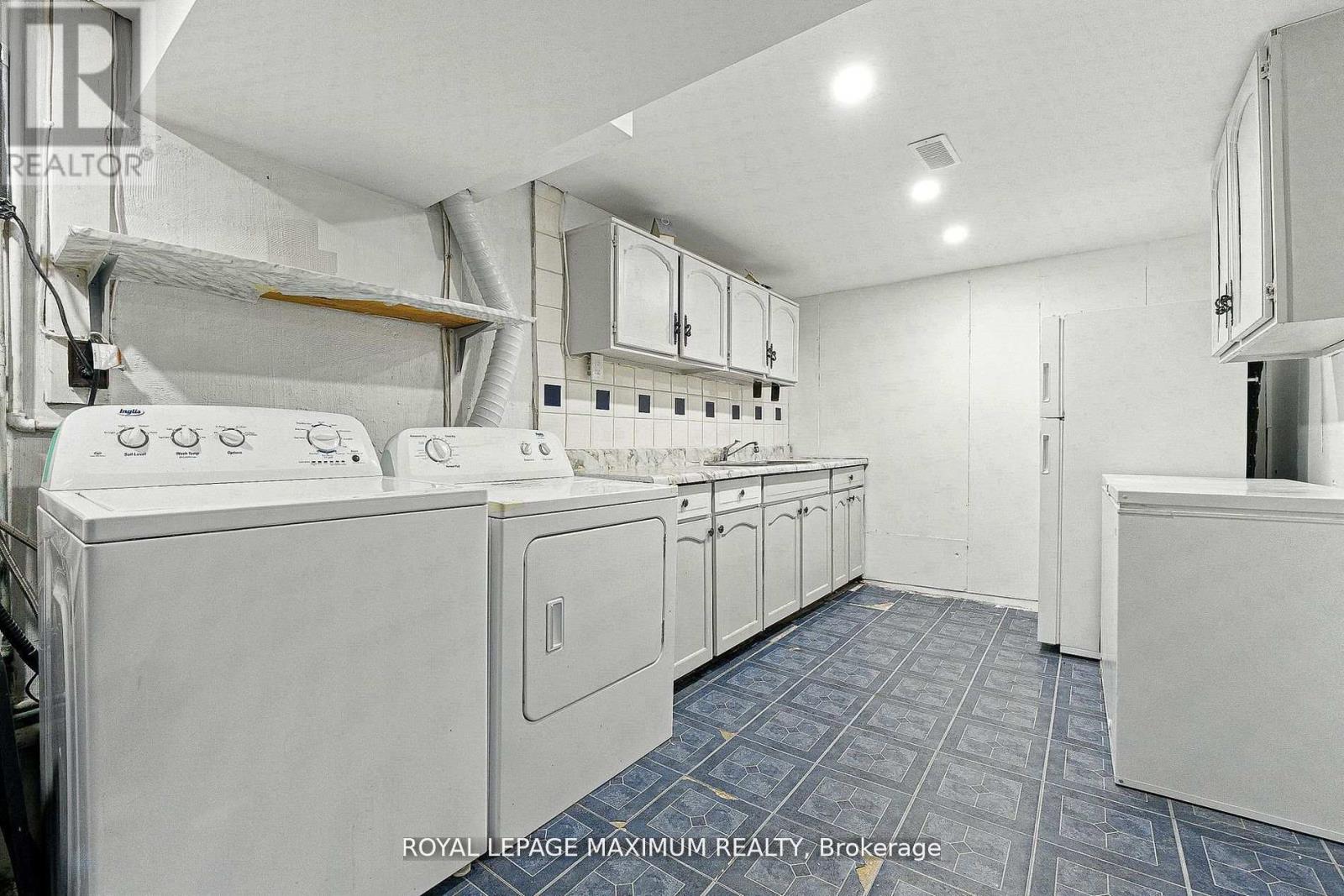 32 Fennimore Crescent, Toronto, Ontario  M3N 1G8 - Photo 32 - W12384255