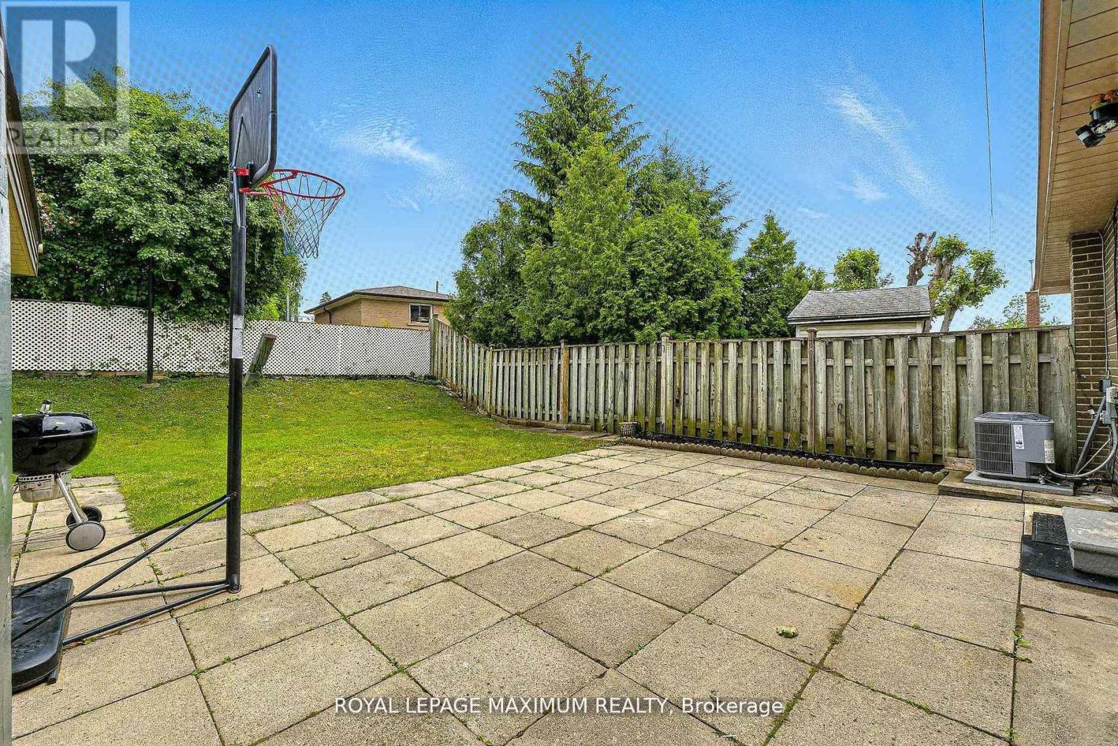 32 Fennimore Crescent, Toronto, Ontario  M3N 1G8 - Photo 34 - W12384255
