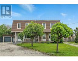 32 FENNIMORE CRESCENT, Toronto, Ontario