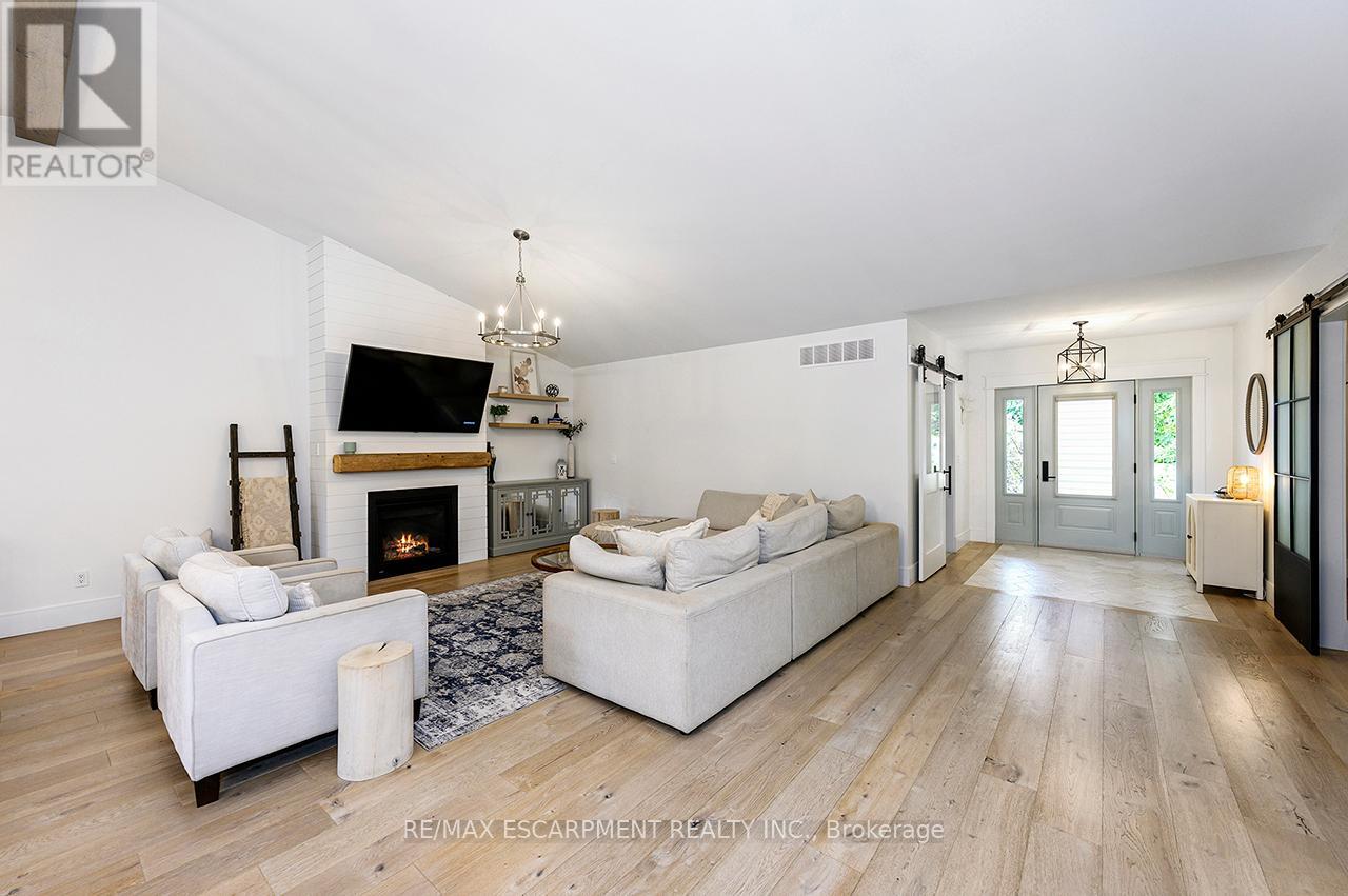2560 2 Side Road, Burlington, Ontario  L7M 0T1 - Photo 12 - W12384281