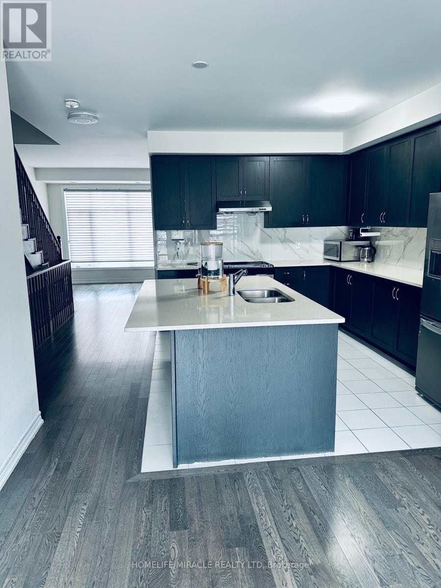 18 Petch Avenue, Caledon, Ontario  L7C 4J7 - Photo 12 - W12384347