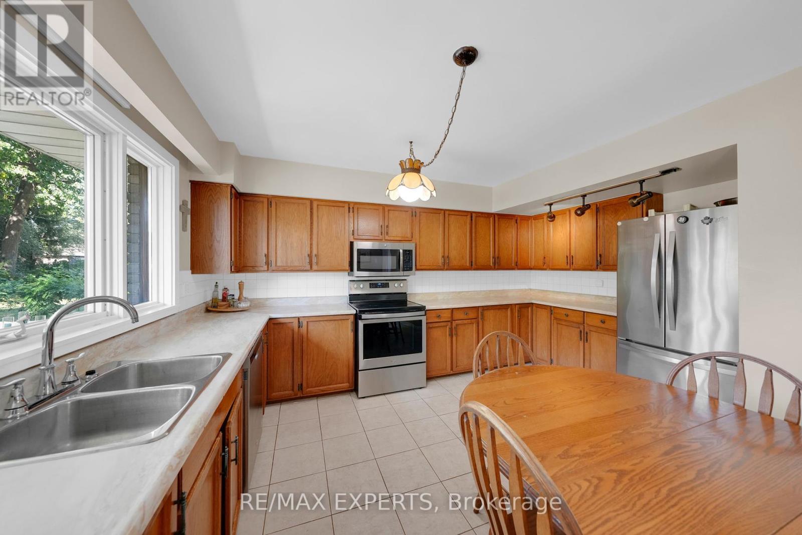 20 Havenridge Drive, Toronto, Ontario  M9P 3M4 - Photo 10 - W12384355