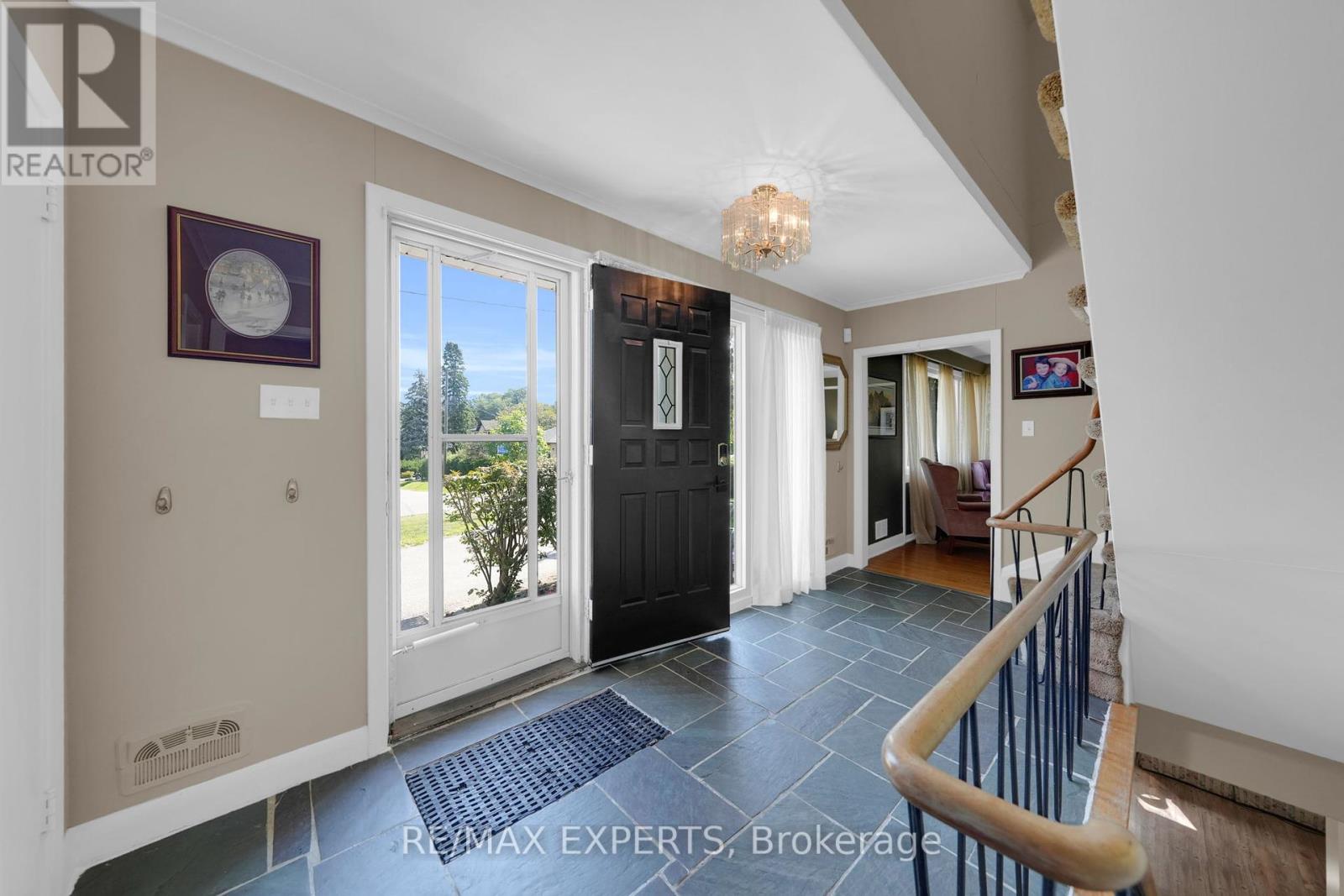 20 Havenridge Drive, Toronto, Ontario  M9P 3M4 - Photo 6 - W12384355