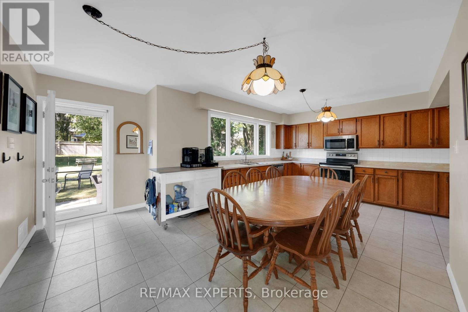 20 Havenridge Drive, Toronto, Ontario  M9P 3M4 - Photo 8 - W12384355