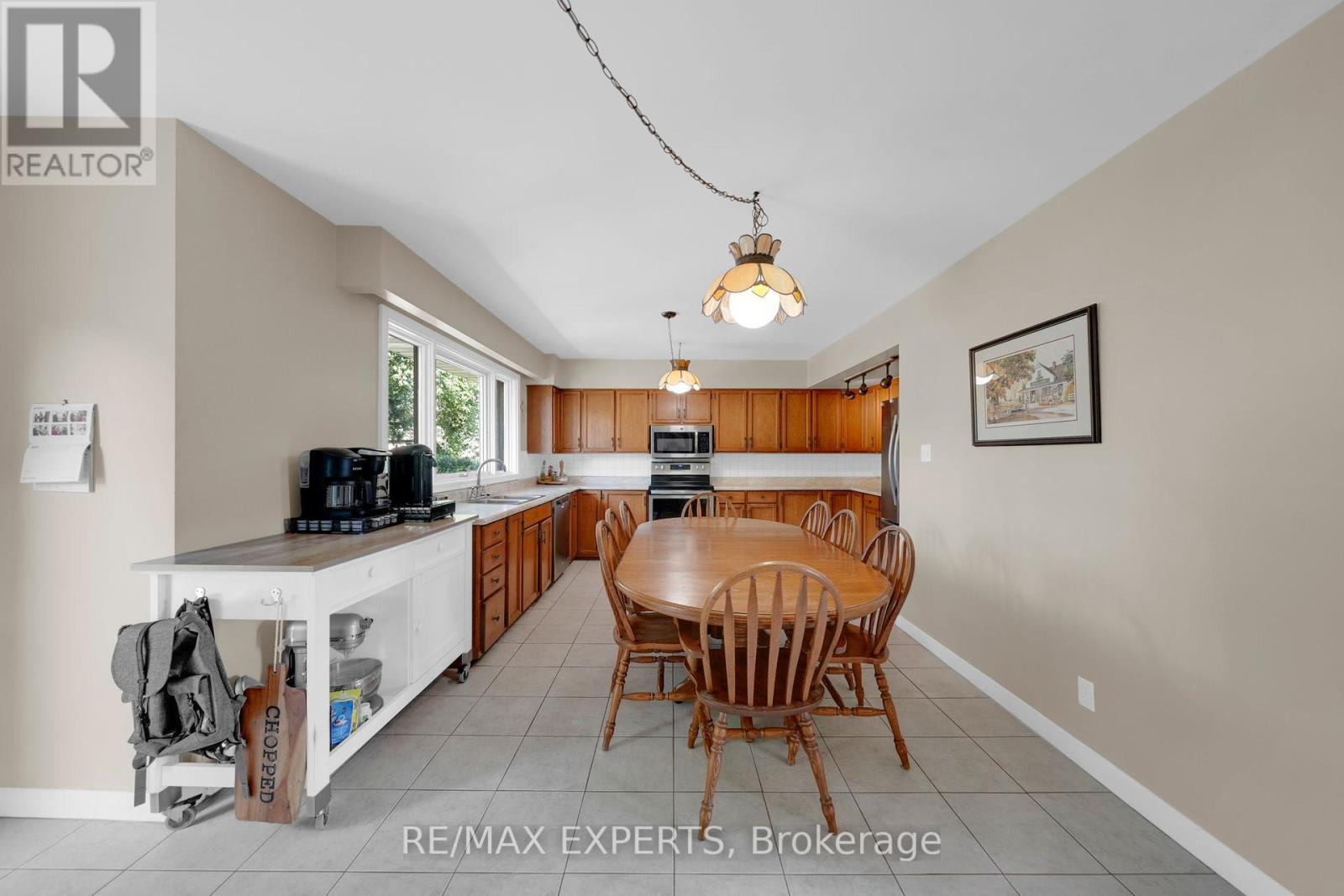 20 Havenridge Drive, Toronto, Ontario  M9P 3M4 - Photo 9 - W12384355