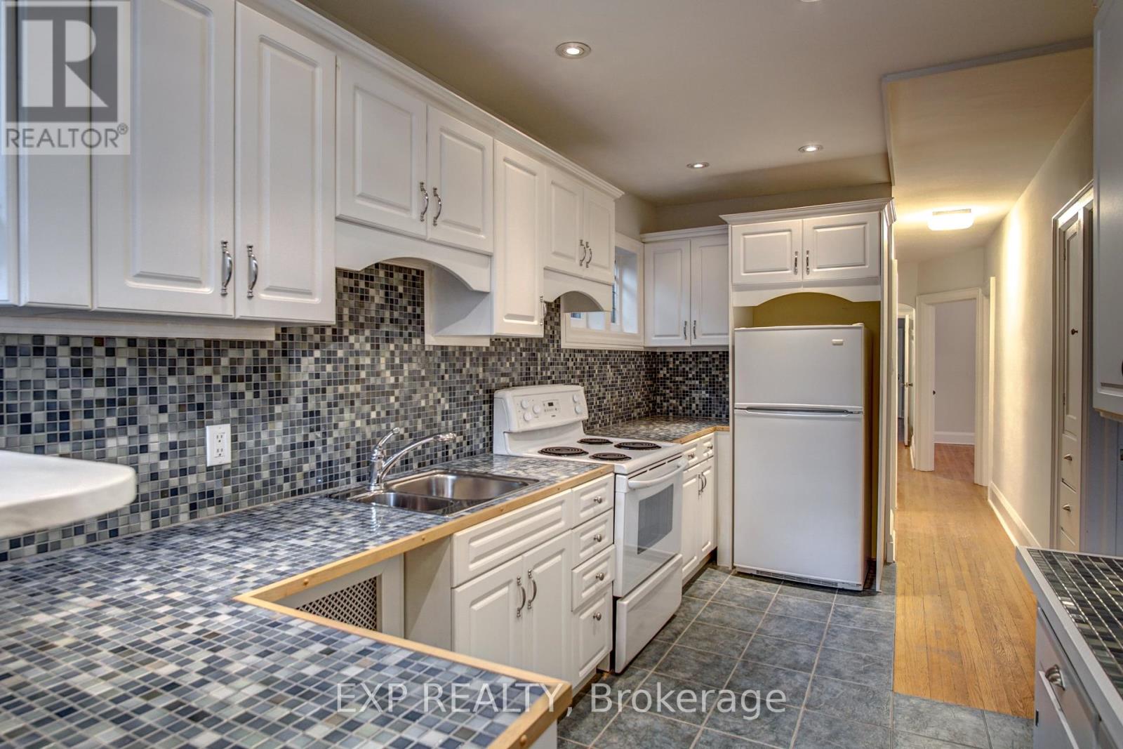 Main - 380 Jane Street, Toronto, Ontario  M6S 3Z5 - Photo 21 - W12384409