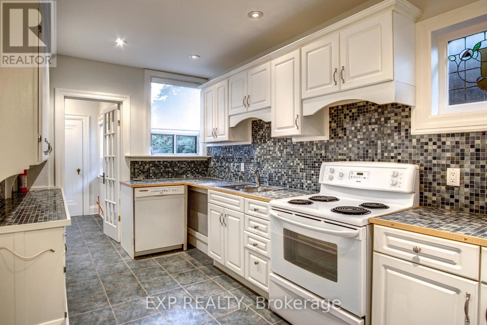 Main - 380 Jane Street, Toronto, Ontario  M6S 3Z5 - Photo 22 - W12384409