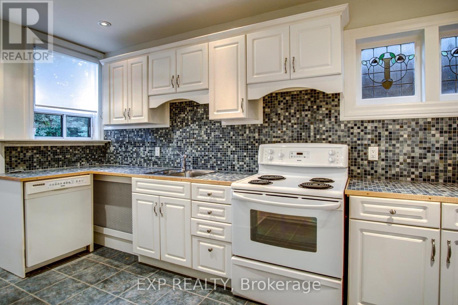 Main - 380 Jane Street, Toronto, Ontario  M6S 3Z5 - Photo 23 - W12384409
