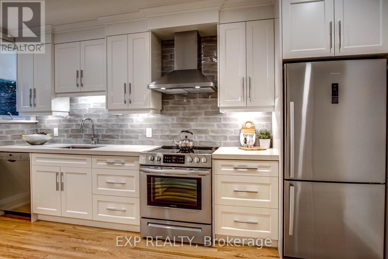 Main - 380 Jane Street, Toronto, Ontario  M6S 3Z5 - Photo 9 - W12384409