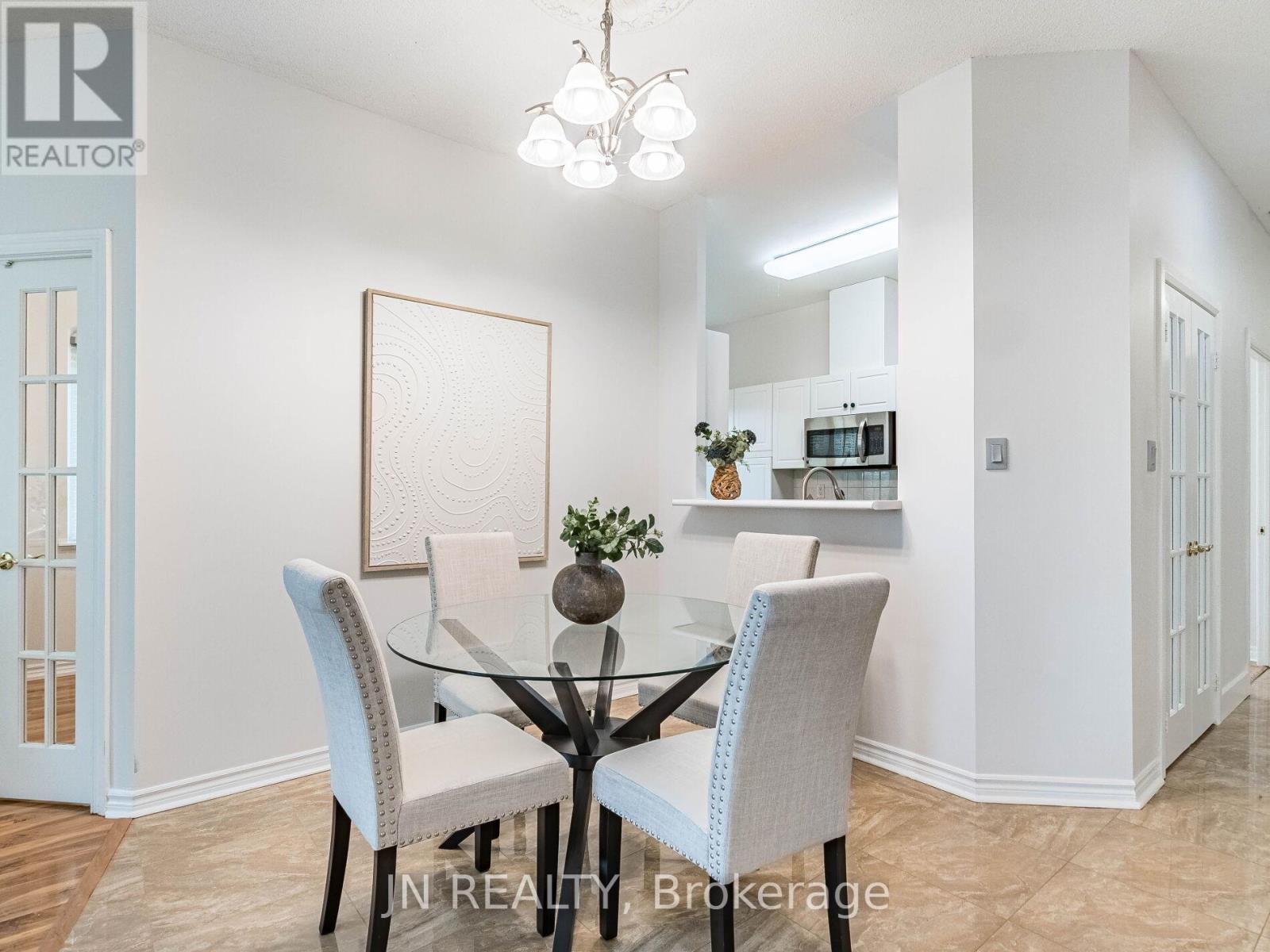 109 - 10 Dayspring Circle, Brampton (Goreway Drive Corridor), Ontario  L6P 1B9 - Photo 11 - W12384446