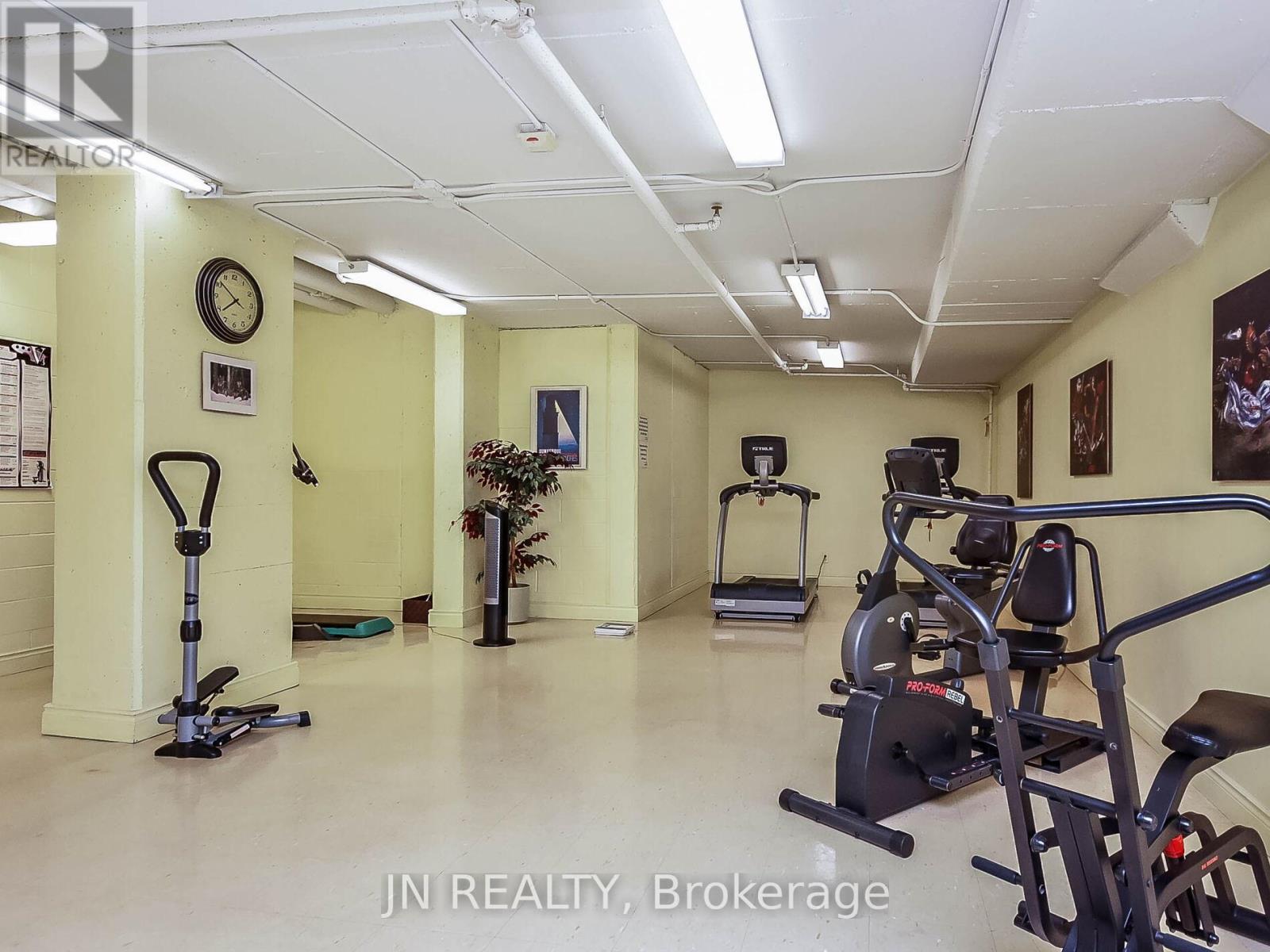 109 - 10 Dayspring Circle, Brampton (Goreway Drive Corridor), Ontario  L6P 1B9 - Photo 44 - W12384446