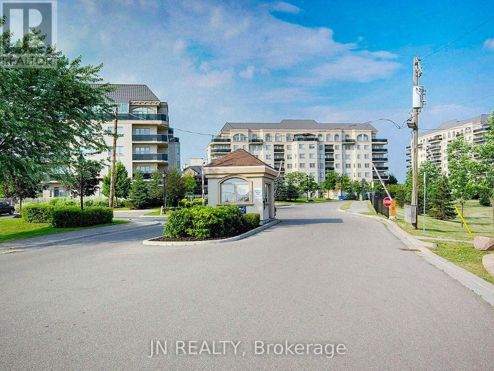 109 - 10 Dayspring Circle, Brampton (Goreway Drive Corridor), Ontario  L6P 1B9 - Photo 46 - W12384446