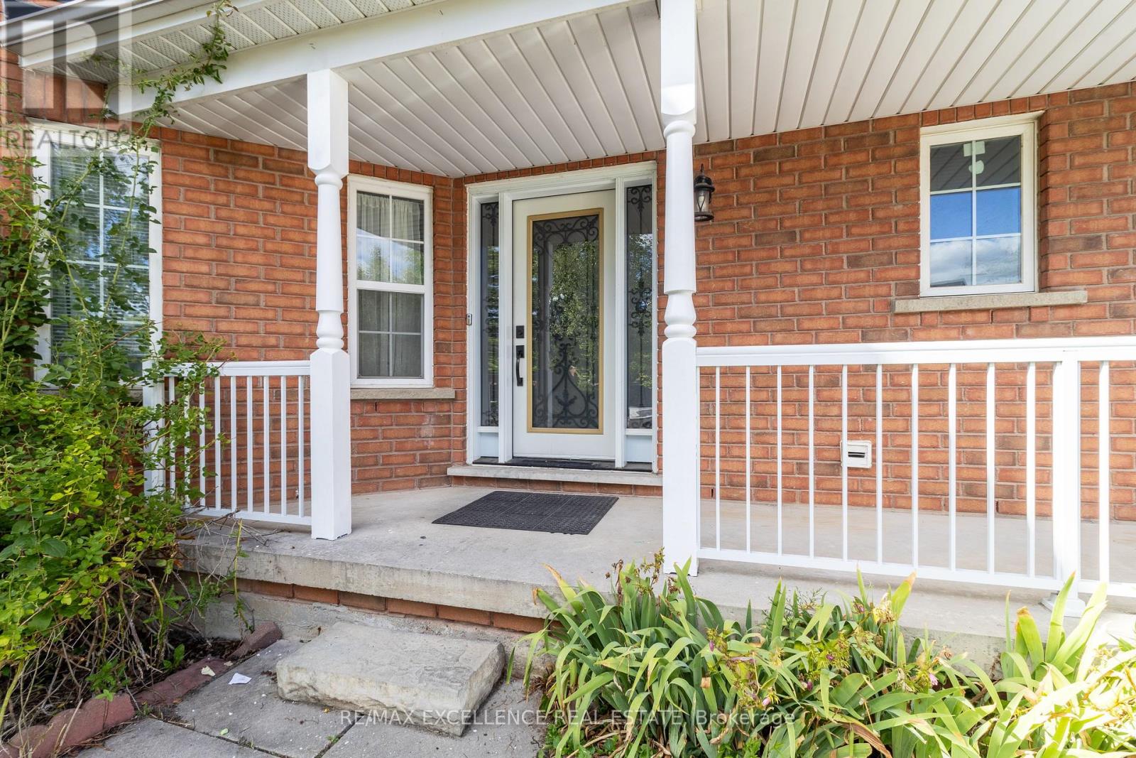 40 Monaco Court, Brampton, Ontario  L7A 1X4 - Photo 2 - W12384447
