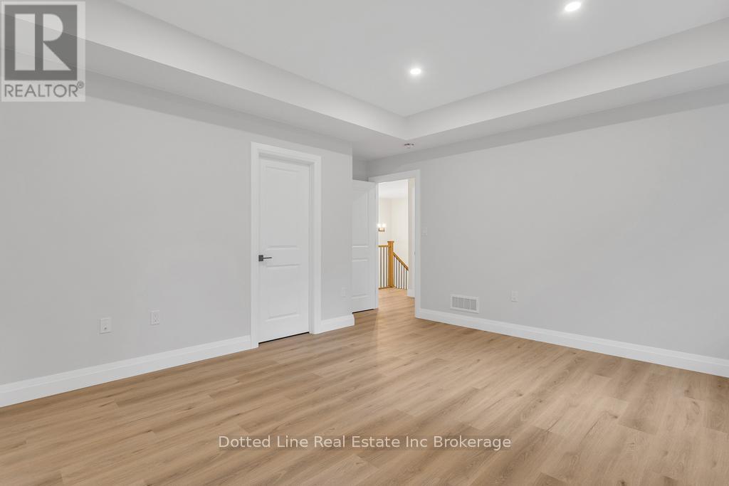 9 Delevan Crescent, Tillsonburg, Ontario  N4G 3M6 - Photo 15 - X12384348