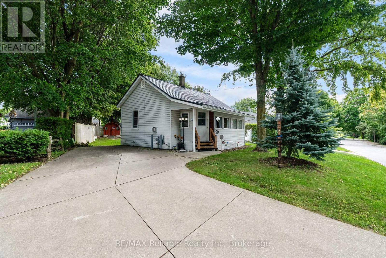 125 North Street S, Central Huron, Ontario  N0M 1L0 - Photo 33 - X12381487