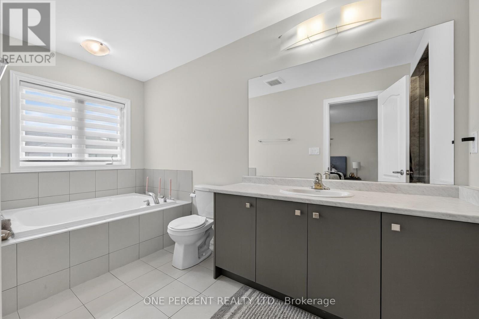 49 Sugar May Avenue, Thorold (Rolling Meadows), Ontario  L2V 0L3 - Photo 22 - X12384293