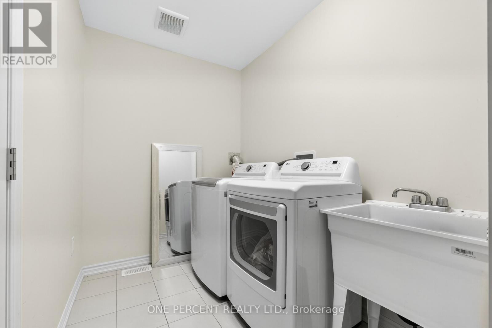 49 Sugar May Avenue, Thorold (Rolling Meadows), Ontario  L2V 0L3 - Photo 28 - X12384293