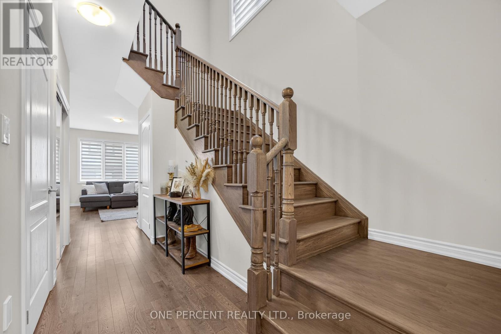 49 Sugar May Avenue, Thorold (Rolling Meadows), Ontario  L2V 0L3 - Photo 6 - X12384293
