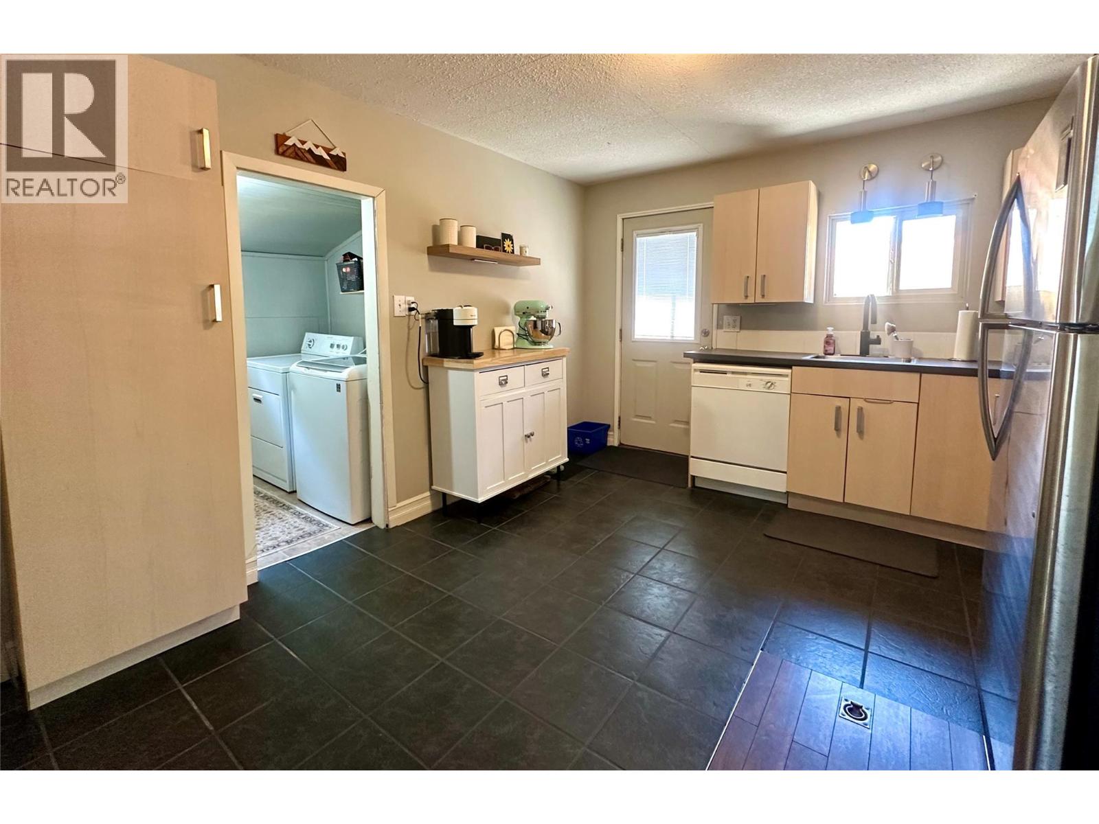 2006 Daniel Street, Trail, British Columbia  V1R 4G9 - Photo 11 - 10361878