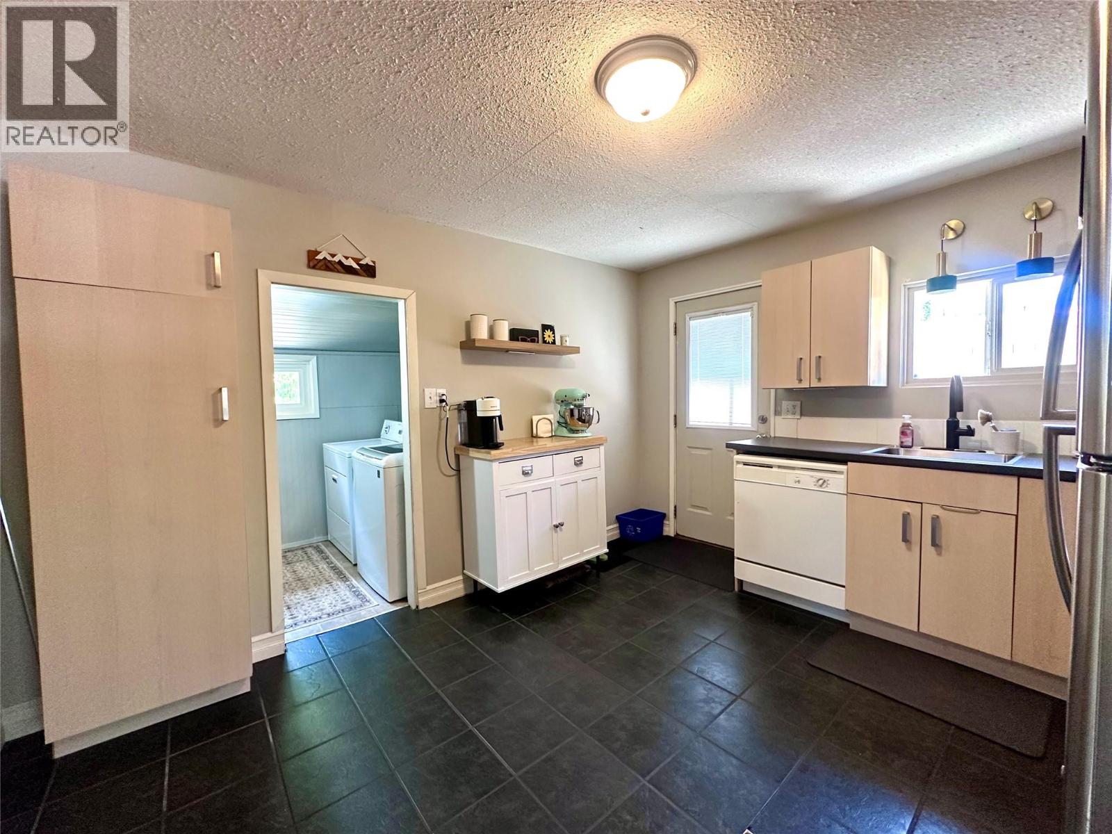 2006 Daniel Street, Trail, British Columbia  V1R 4G9 - Photo 12 - 10361878
