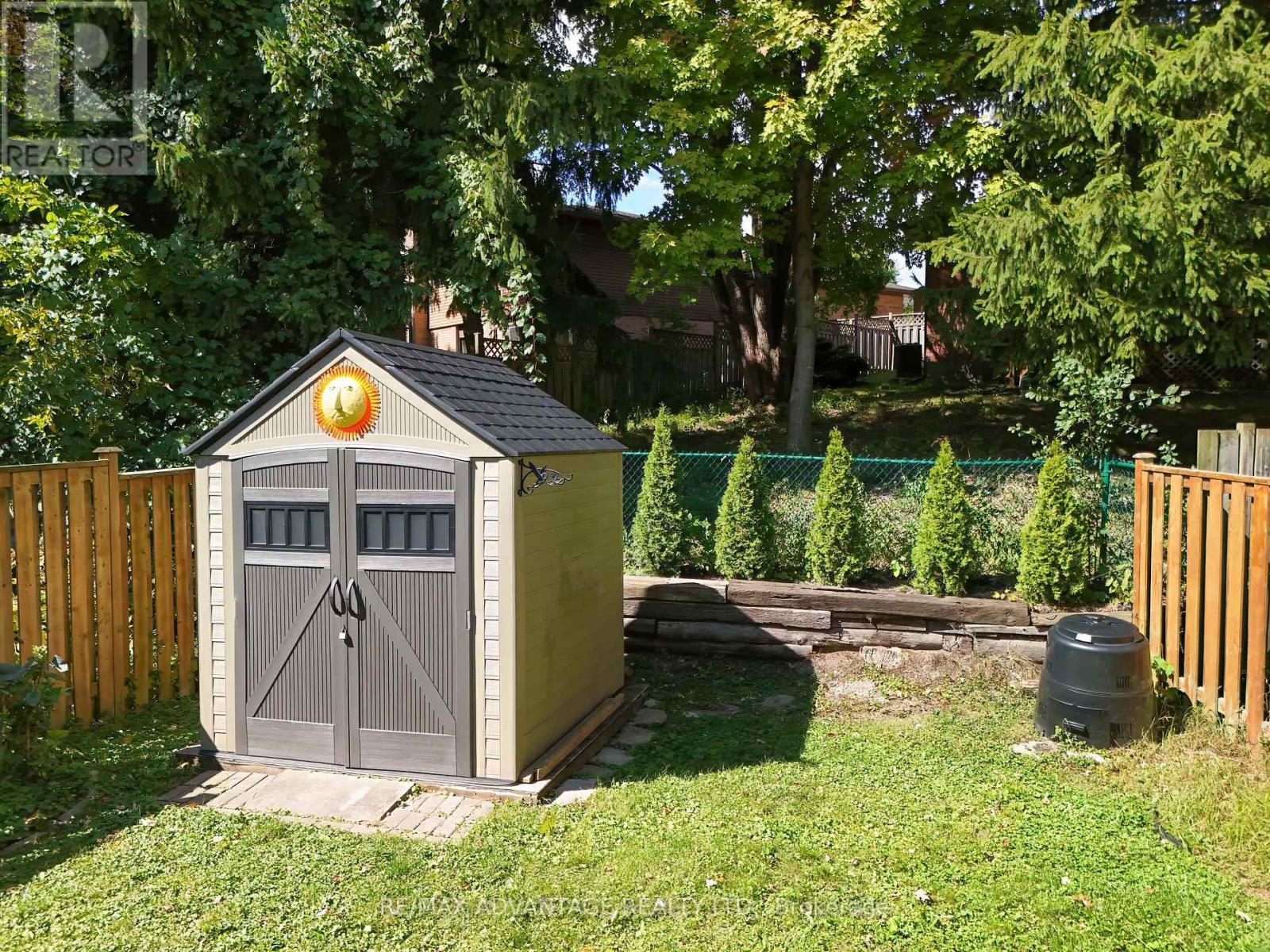 63 Walmer Gardens, London North, Ontario  N6G 4H5 - Photo 33 - X12384559