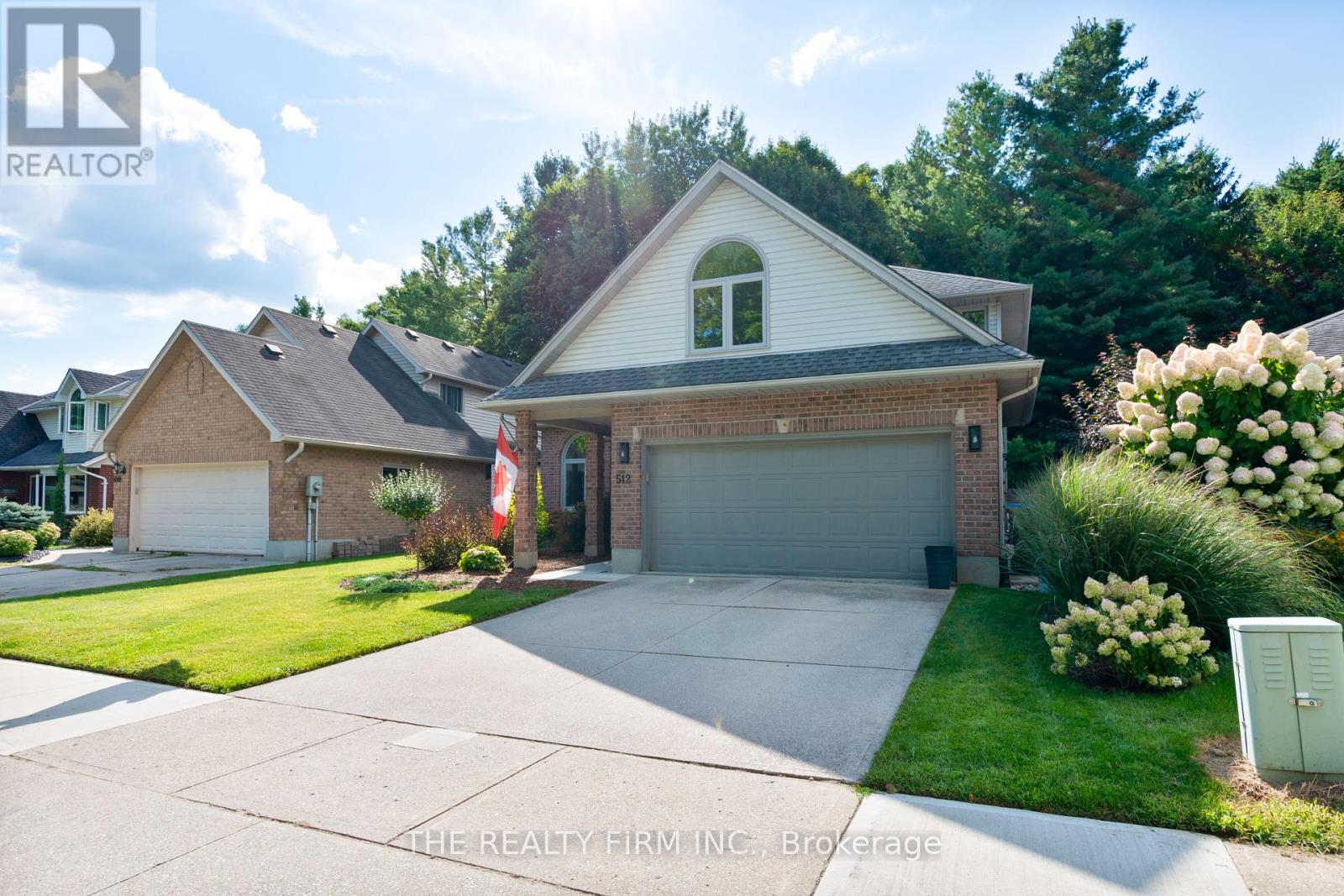 512 Riverview Drive, Strathroy-Caradoc (Ne), Ontario  N7G 4B4 - Photo 3 - X12384658