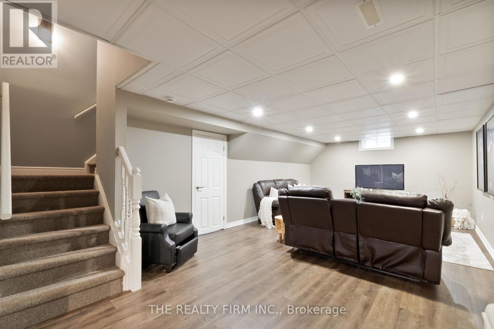 512 Riverview Drive, Strathroy-Caradoc (Ne), Ontario  N7G 4B4 - Photo 34 - X12384658