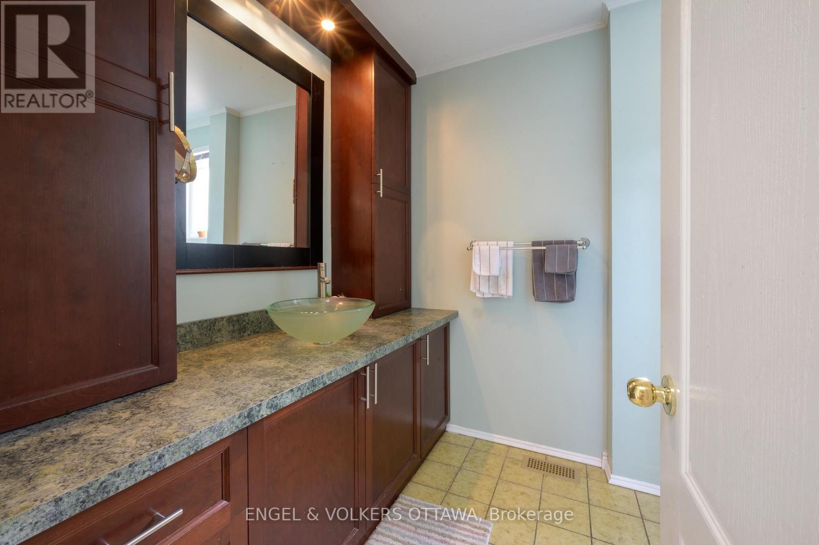 6258 Richmond Road, Ottawa, Ontario  K0A 2Z0 - Photo 10 - X12384647