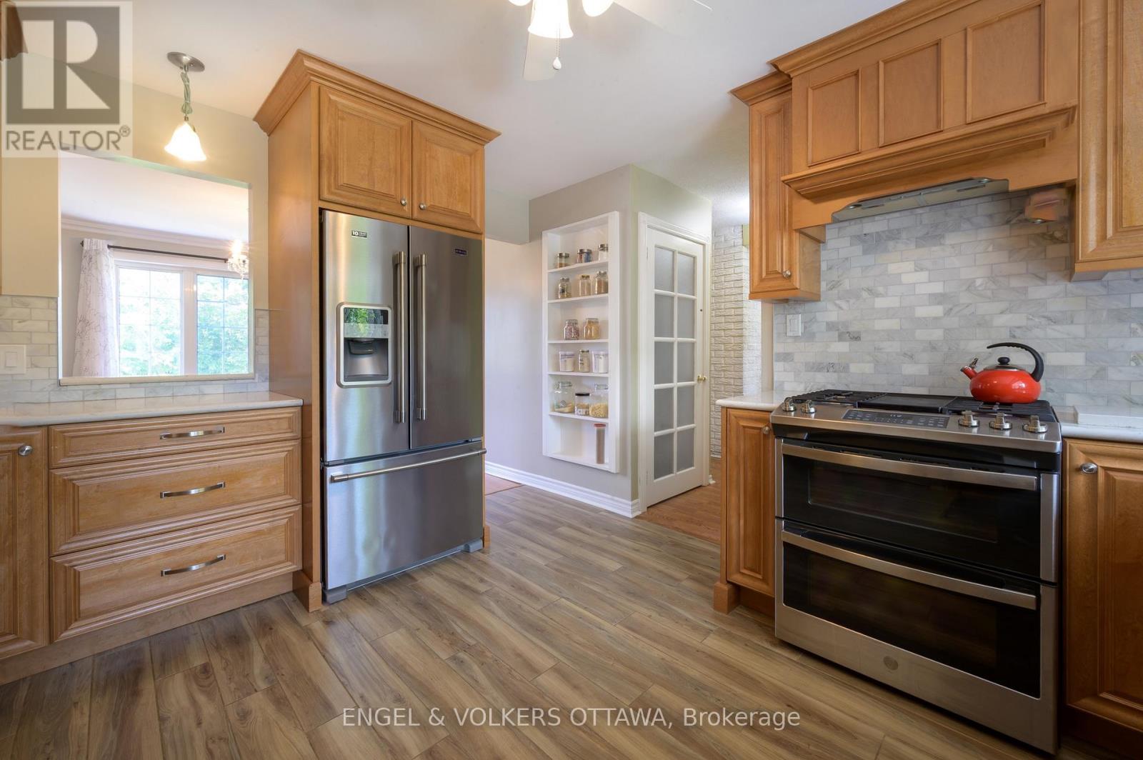 6258 Richmond Road, Ottawa, Ontario  K0A 2Z0 - Photo 17 - X12384647