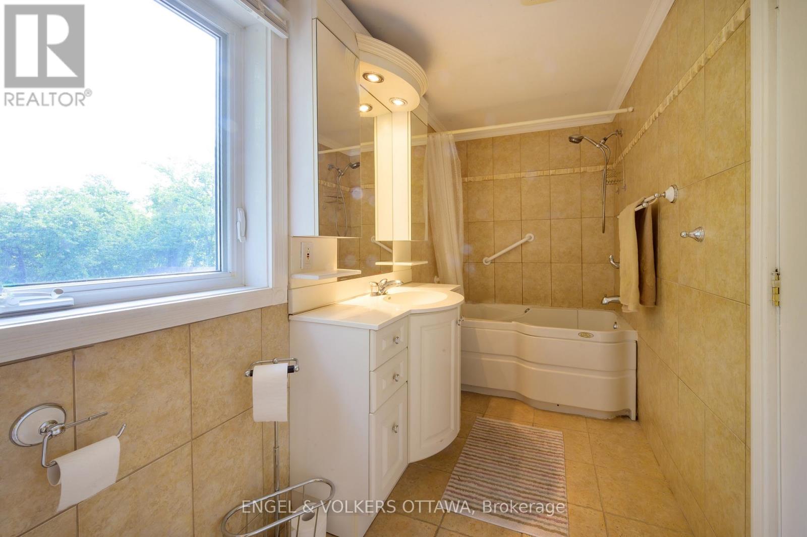 6258 Richmond Road, Ottawa, Ontario  K0A 2Z0 - Photo 27 - X12384647