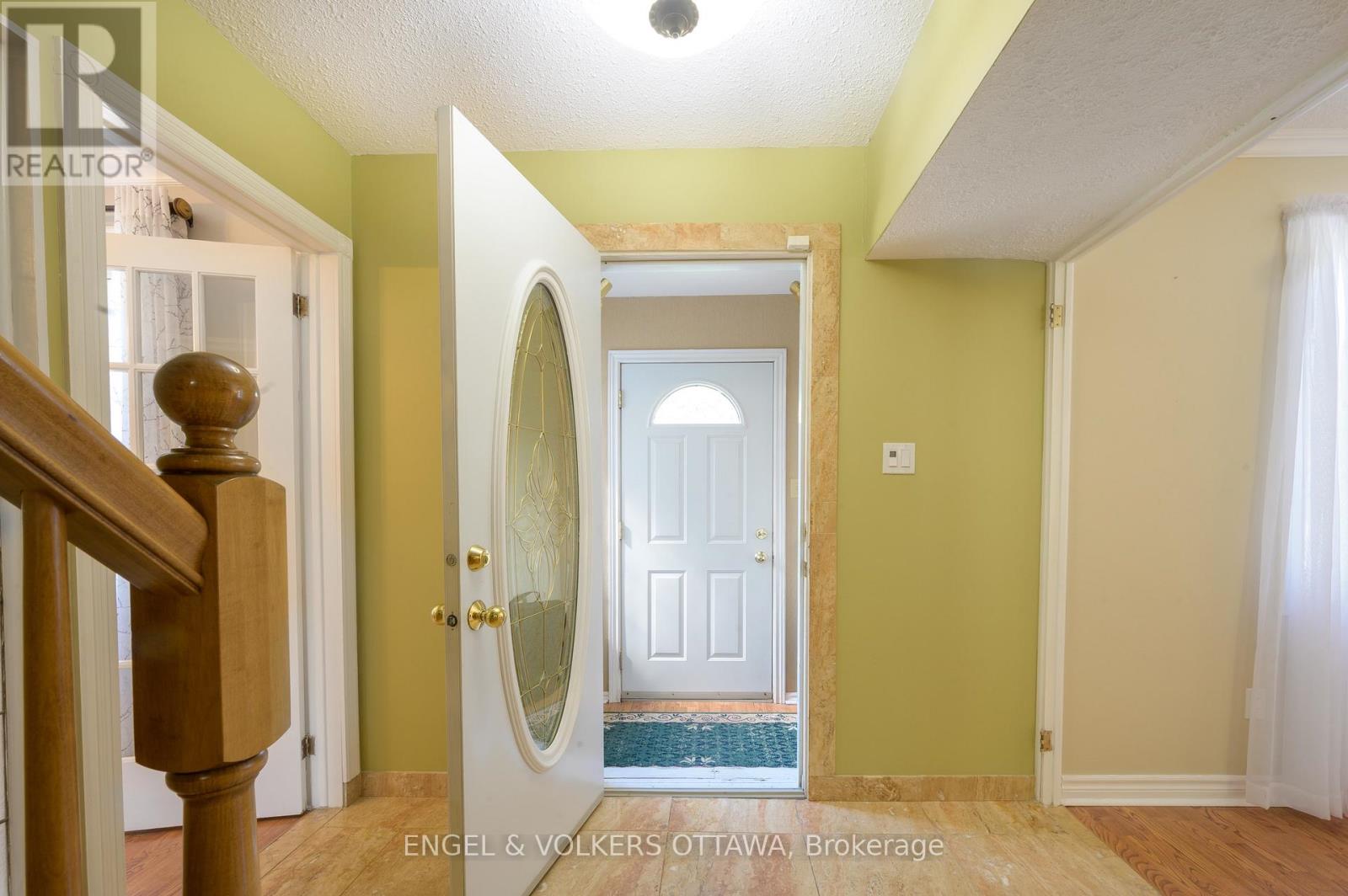 6258 Richmond Road, Ottawa, Ontario  K0A 2Z0 - Photo 3 - X12384647