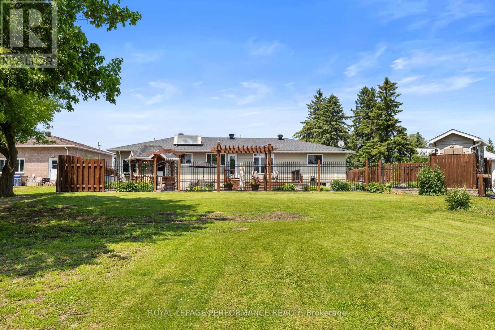 782 Notre Dame Street, Russell, Ontario  K0A 1W0 - Photo 8 - X12384690