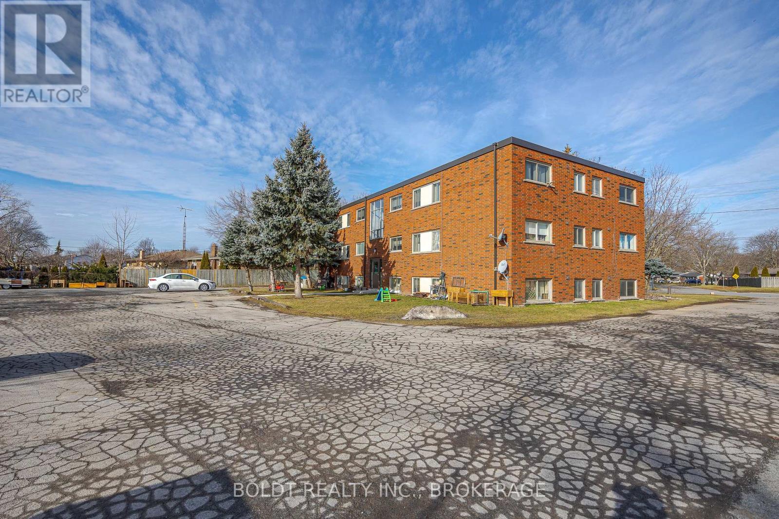 184 Linwell Road, St. Catharines, Ontario  L2N 6N3 - Photo 3 - X12384661