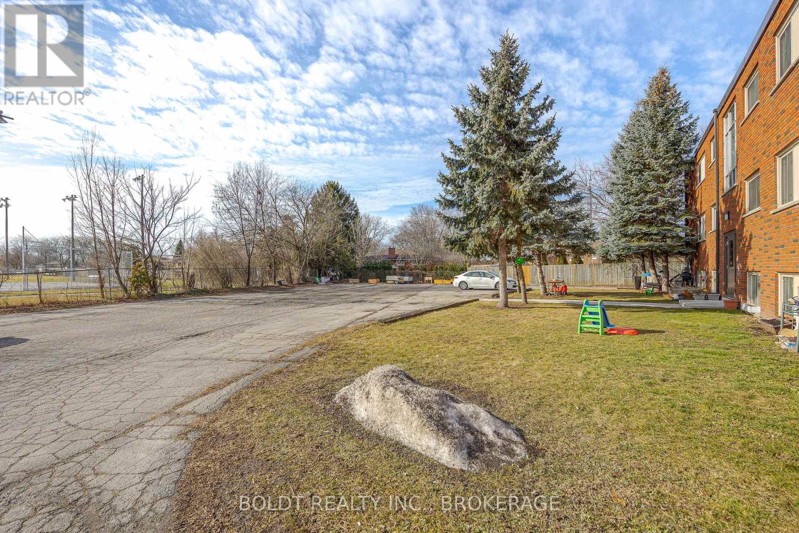 184 Linwell Road, St. Catharines, Ontario  L2N 6N3 - Photo 5 - X12384661