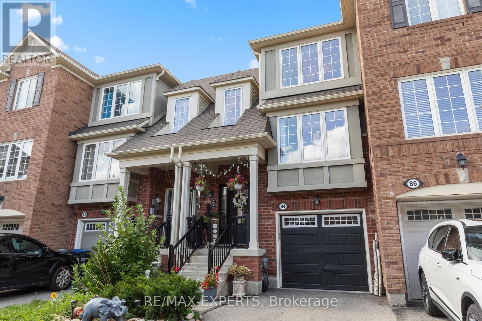 84 Vanhorne Close, Brampton (Brampton West), Ontario  L7A 0X9 - Photo 2 - W12383647
