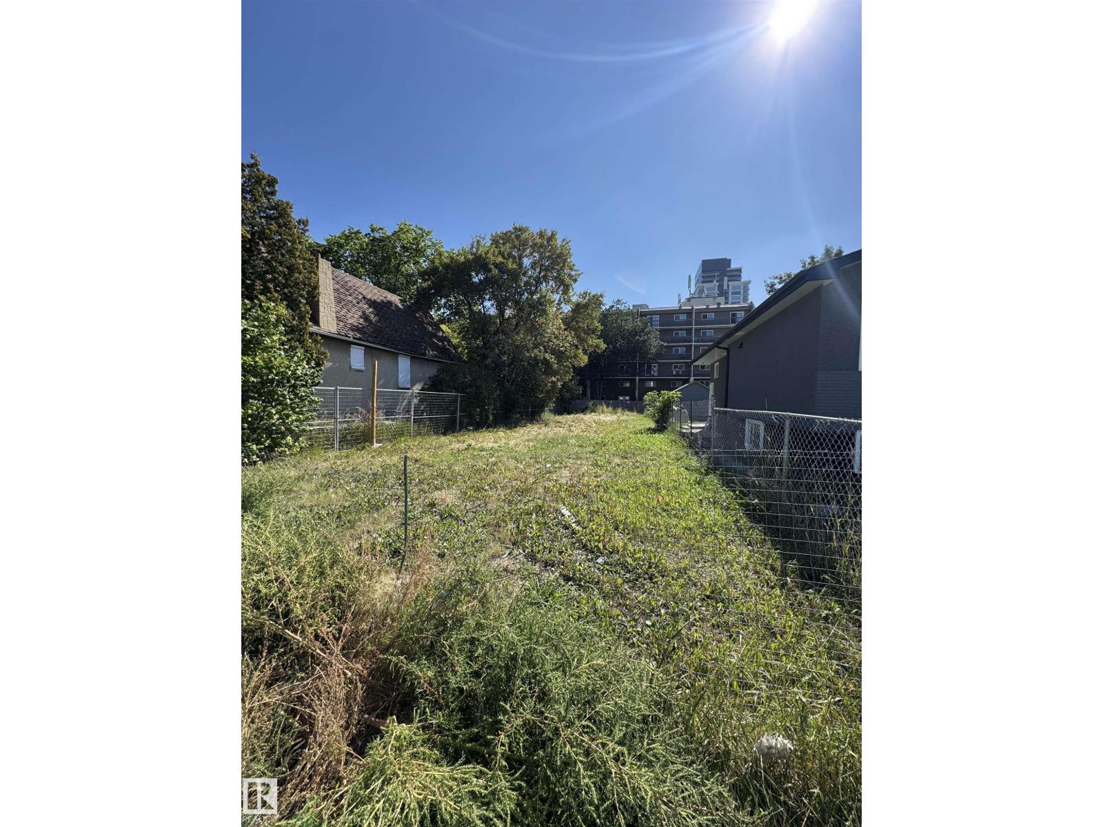 9345 103a Av Nw, Edmonton, Alberta  T5H 0H3 - Photo 3 - E4456362