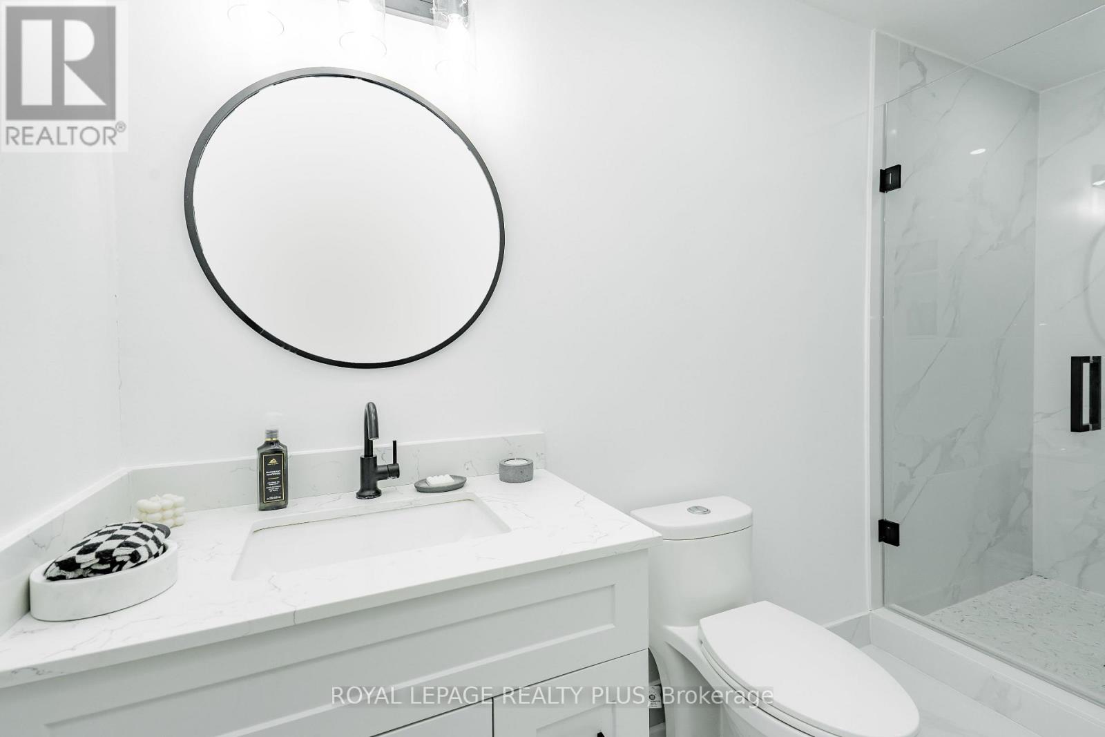 568 Fergo Avenue, Mississauga (Cooksville), Ontario  L5B 2J3 - Photo 22 - W12384513