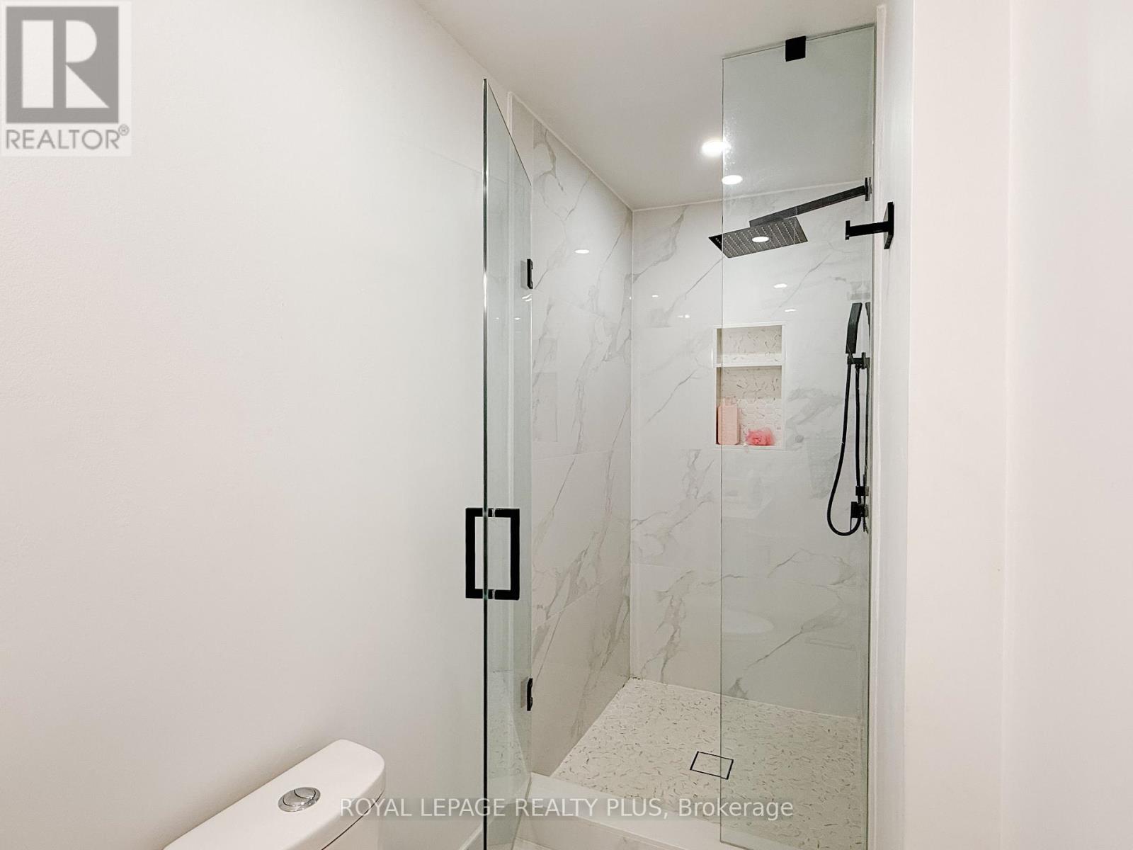568 Fergo Avenue, Mississauga (Cooksville), Ontario  L5B 2J3 - Photo 23 - W12384513