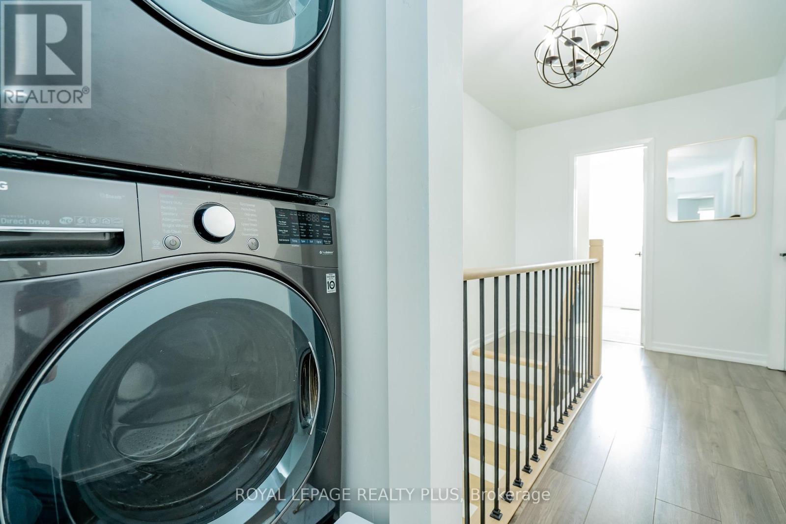 568 Fergo Avenue, Mississauga (Cooksville), Ontario  L5B 2J3 - Photo 24 - W12384513