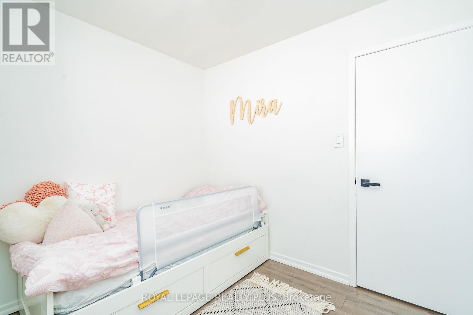 568 Fergo Avenue, Mississauga (Cooksville), Ontario  L5B 2J3 - Photo 25 - W12384513