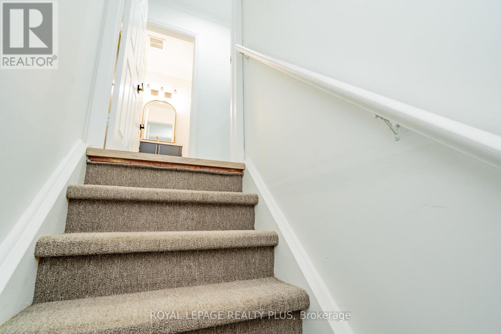 568 Fergo Avenue, Mississauga (Cooksville), Ontario  L5B 2J3 - Photo 30 - W12384513