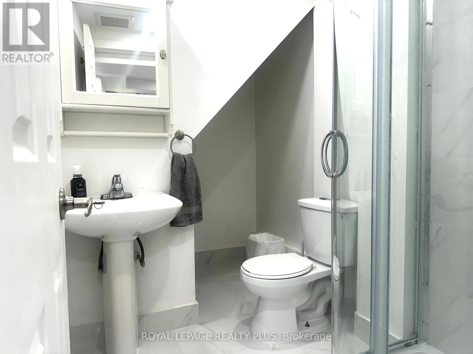 568 Fergo Avenue, Mississauga (Cooksville), Ontario  L5B 2J3 - Photo 37 - W12384513