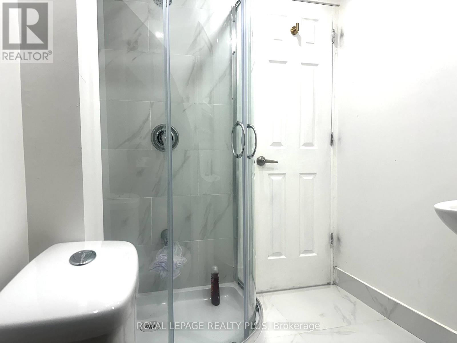 568 Fergo Avenue, Mississauga (Cooksville), Ontario  L5B 2J3 - Photo 38 - W12384513