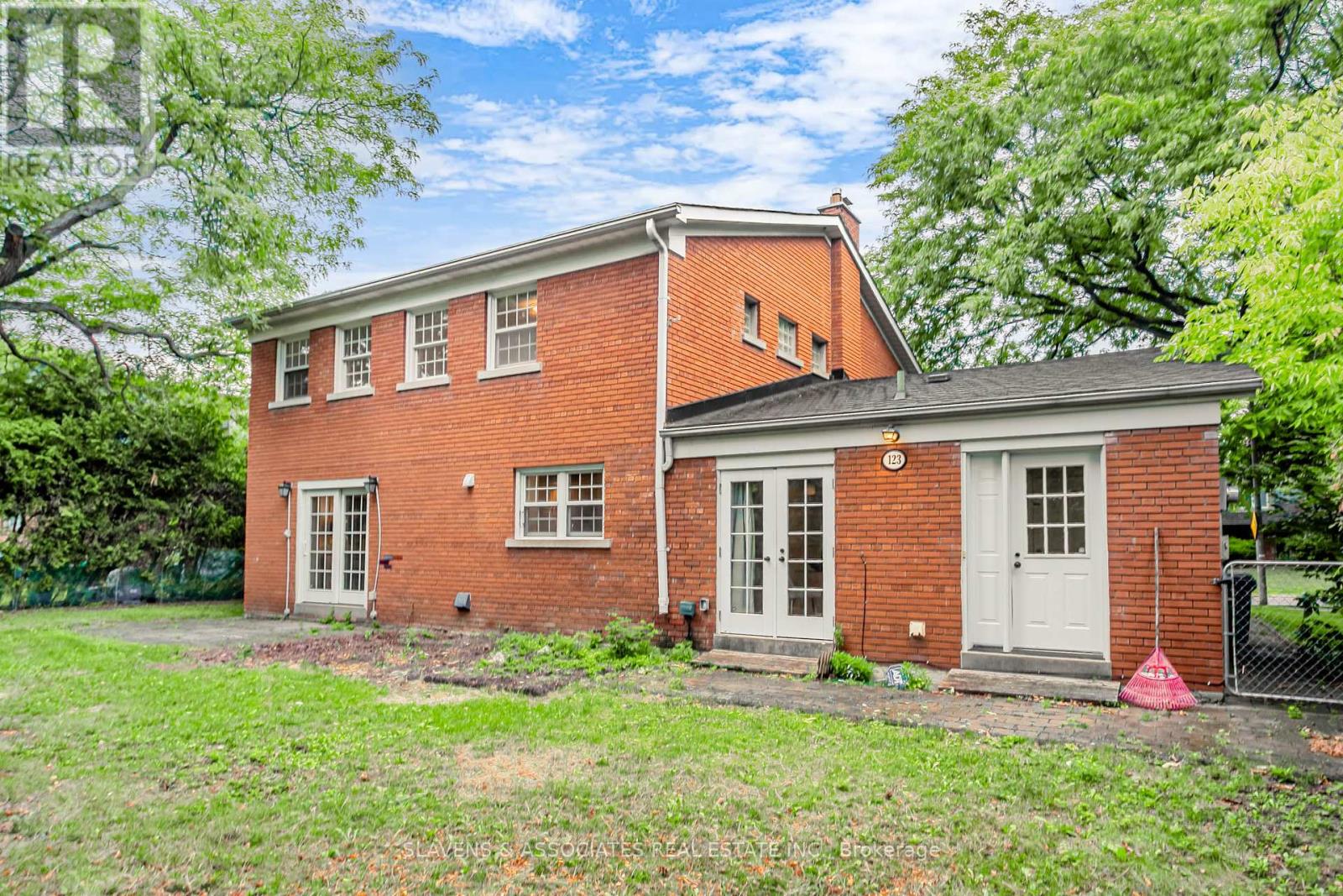 123 Lord Seaton Road, Toronto, Ontario  M2P 1K8 - Photo 36 - C12381400