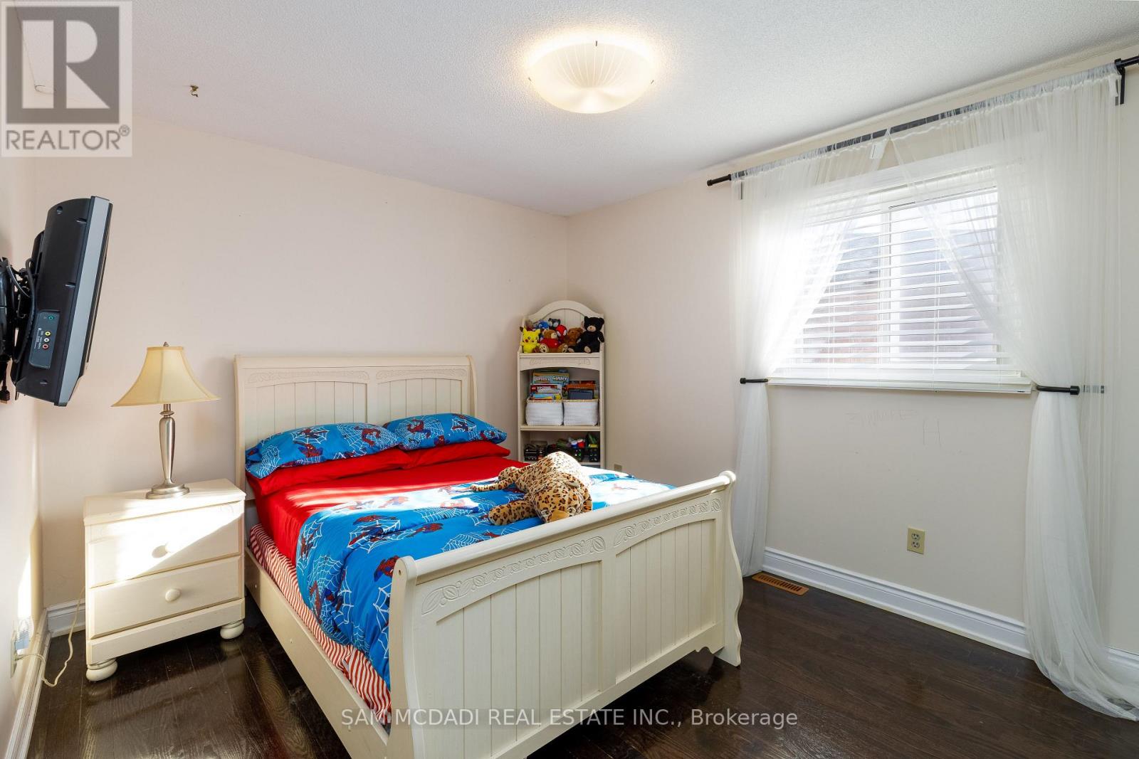 100 Castlehill Road, Brampton (Northwood Park), Ontario  L6X 4C7 - Photo 30 - W12383957