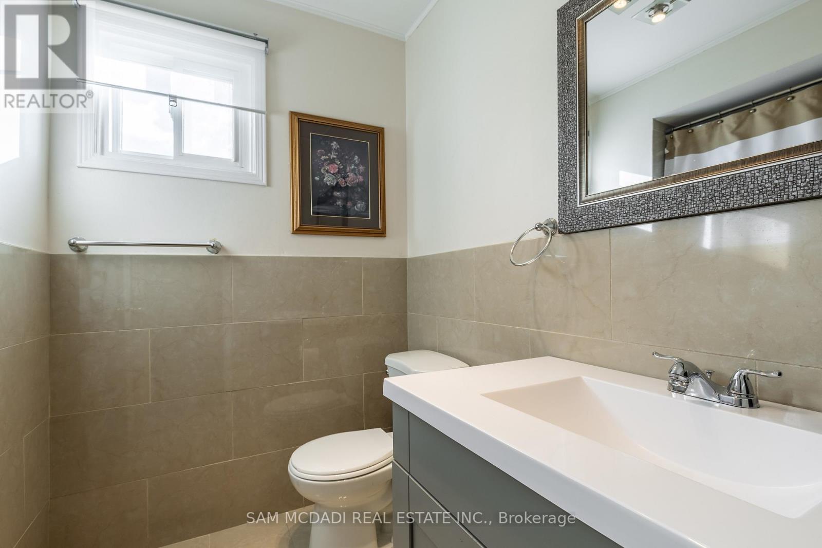 100 Castlehill Road, Brampton (Northwood Park), Ontario  L6X 4C7 - Photo 34 - W12383957