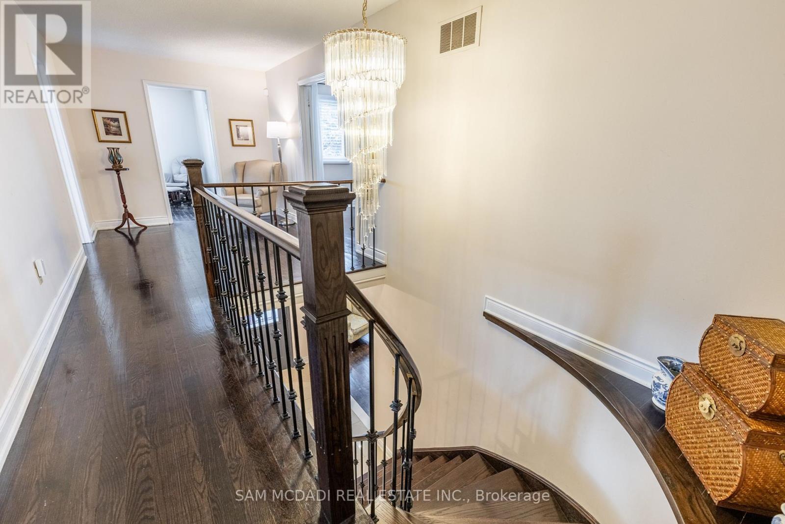 100 Castlehill Road, Brampton (Northwood Park), Ontario  L6X 4C7 - Photo 21 - W12383957