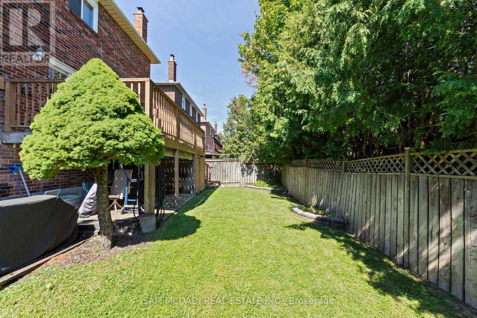 100 Castlehill Road, Brampton (Northwood Park), Ontario  L6X 4C7 - Photo 40 - W12383957